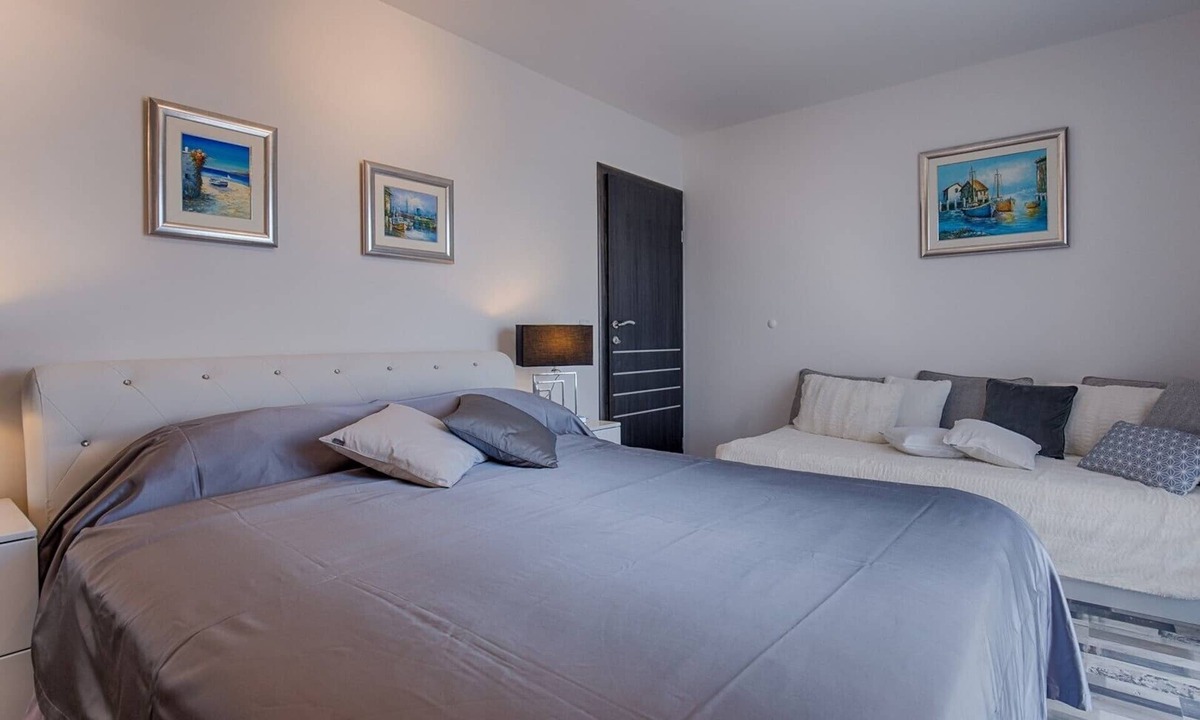 Selce Apartment | Apartment Queens II with Sea View in Selce