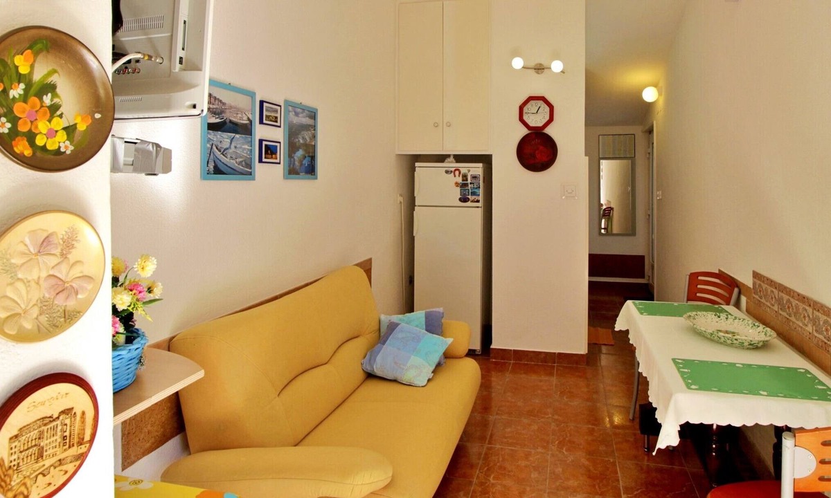 Omis Apartment | Apartment right on the beach
