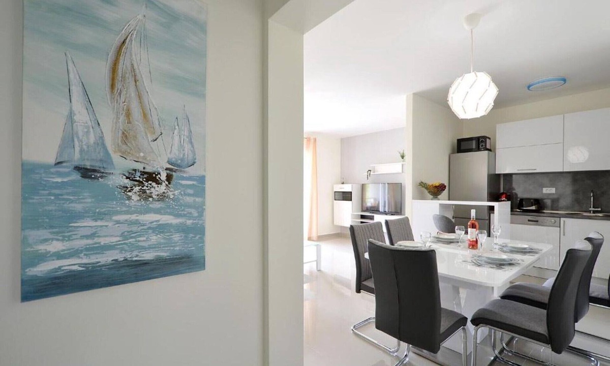 Seget Donji Apartment | Apartment Sunshine Trogir - Three Bedroom Apartment with Balcony