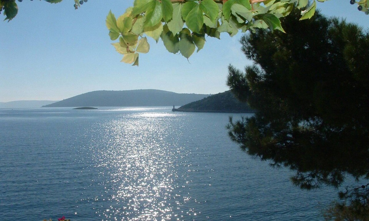 Vinisce Apartment | Apartment Tonka - 10 m from beach A2(2+2) - Vinisce, Riviera Trogir, Croatia