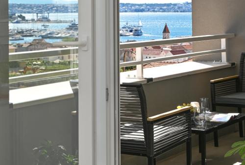 Seget Donji Apartment | Apartment TRI MASLINE with seaview