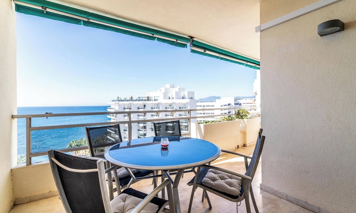 Golden Mile Apartment | Apartment 'Urban beach Imperator' with Sea View, Pool, A/C & Wi-Fi
