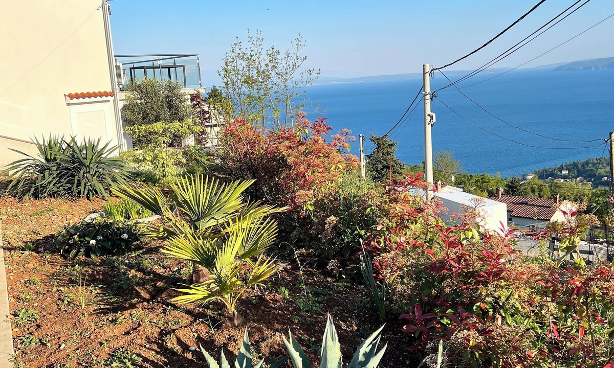 Veprinac Apartment | Apartment with see and mountain stunning view, AC, WiFi and private heated pool.