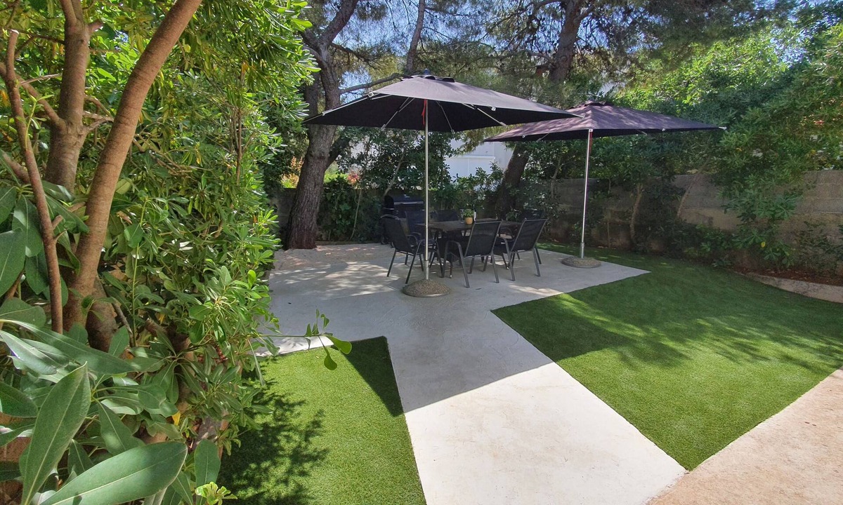 Zrce Apartment | Apartment with Terrace andGrill in the Garden