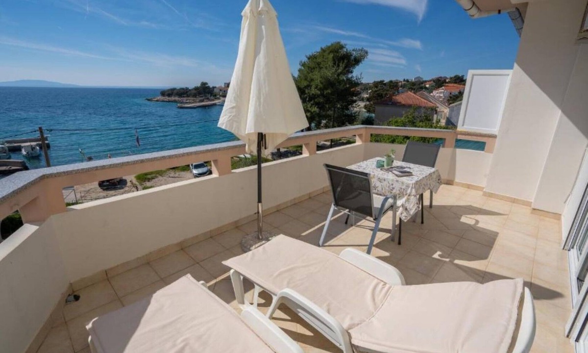 Jakisnica Apartment | Apartments Beachfront Jakišnica (122481-A2) - Jakisnica