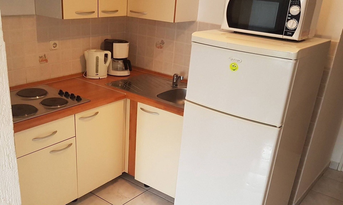 Lopar Apartment | Apartments Danijela & Vlado - One Bedroom Apartment with Balcony and Garden View