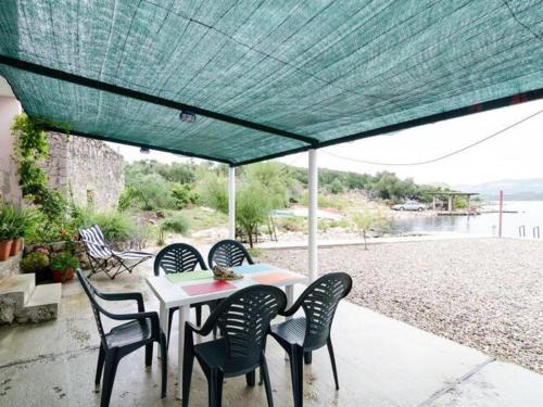 Putnikovic Apartment | Apartments Ere Zuronja-One-Bedroom Apartment with Sea View 3
