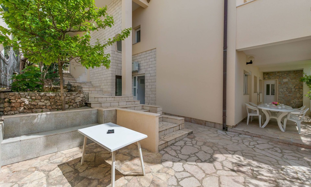 Tice Apartment | Apartments Luca