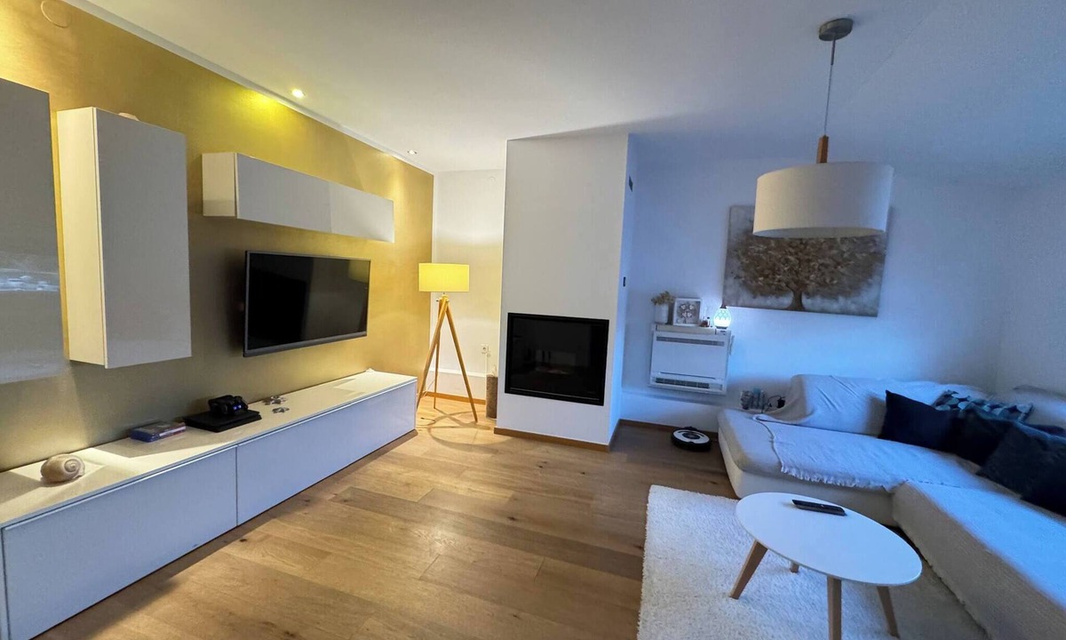 Kampor Apartment | Apartments Raffaello 3-Bedroom Apartment with Shared Pool