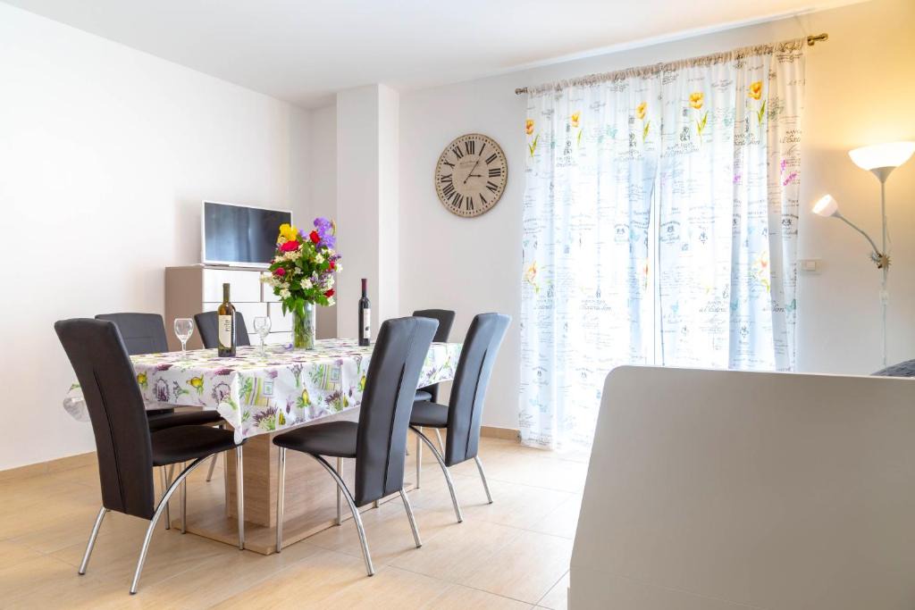 Trinajstici Apartment | Apartments Raspolic