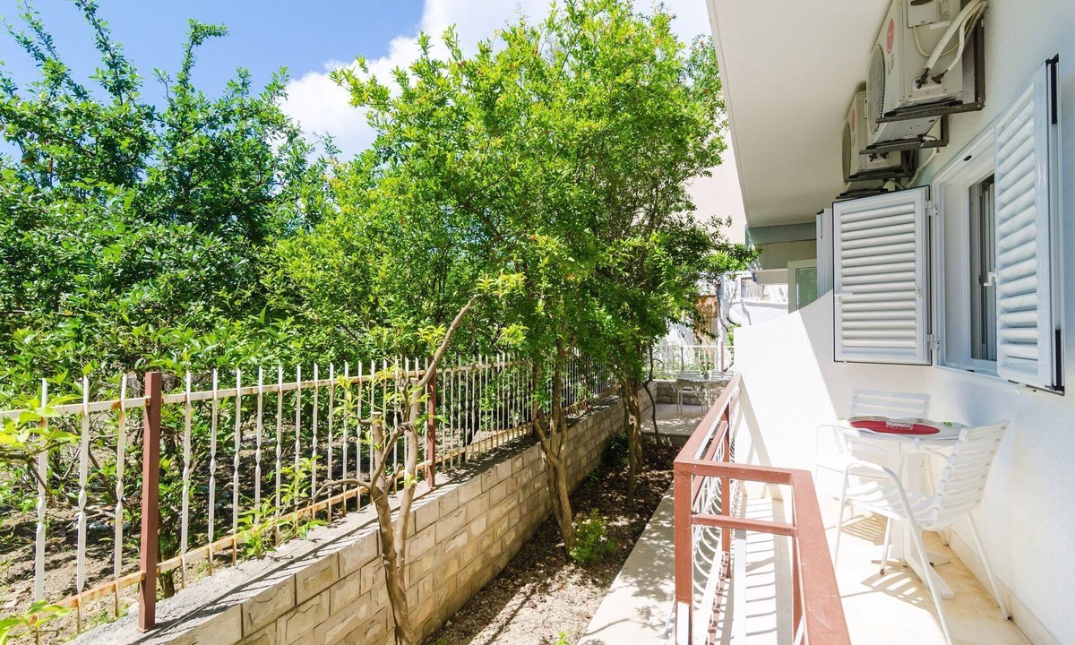 Kupari Apartment | Apartments & Rooms Barišić - Standard Studio Apartment with Balcony and Garden View (G1-6)