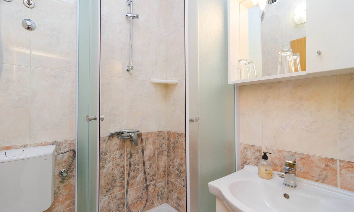 Kupari Apartment | Apartments & Rooms Barišić - Standard Double Room with Balcony and Garden View (Soba 5)