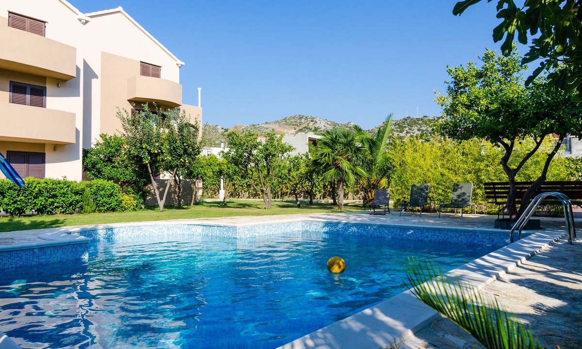 Celopeci Apartment | Apartments Setemana - Superior Two Bedroom Apartment with Balcony and Swimming Pool