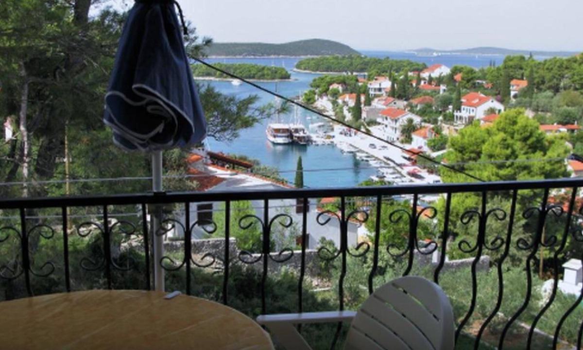 Maslinica Apartment | Apartments Vesna (98341-A1) - Maslinica