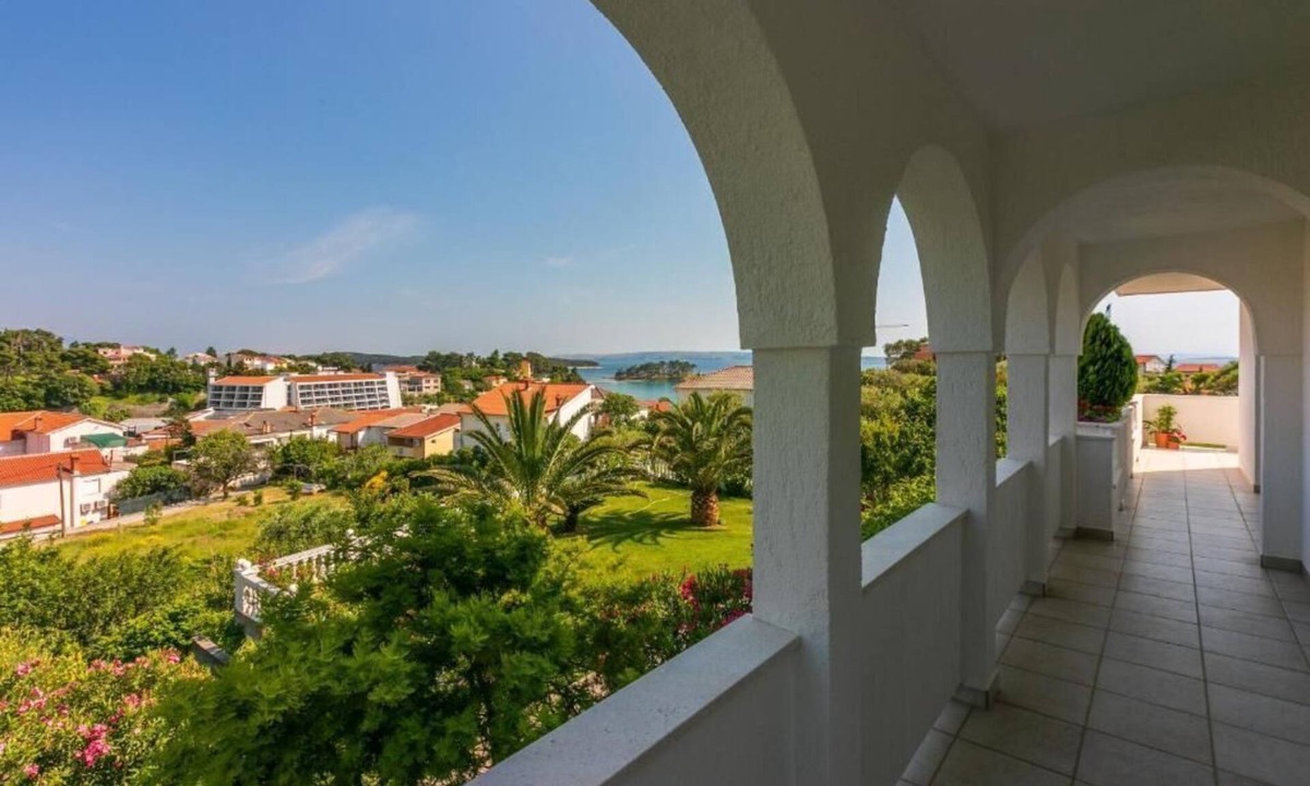 Banjol Apartment | Apartments Vila Antula (66781-A1) - Banjol - island Rab