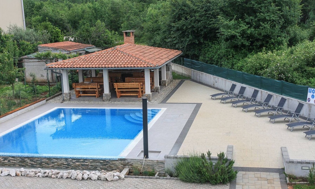 Vantacici Apartment | Arbanas A1, 400m to the beach,4 people,outdoor pool,free WiFi,playground,parking