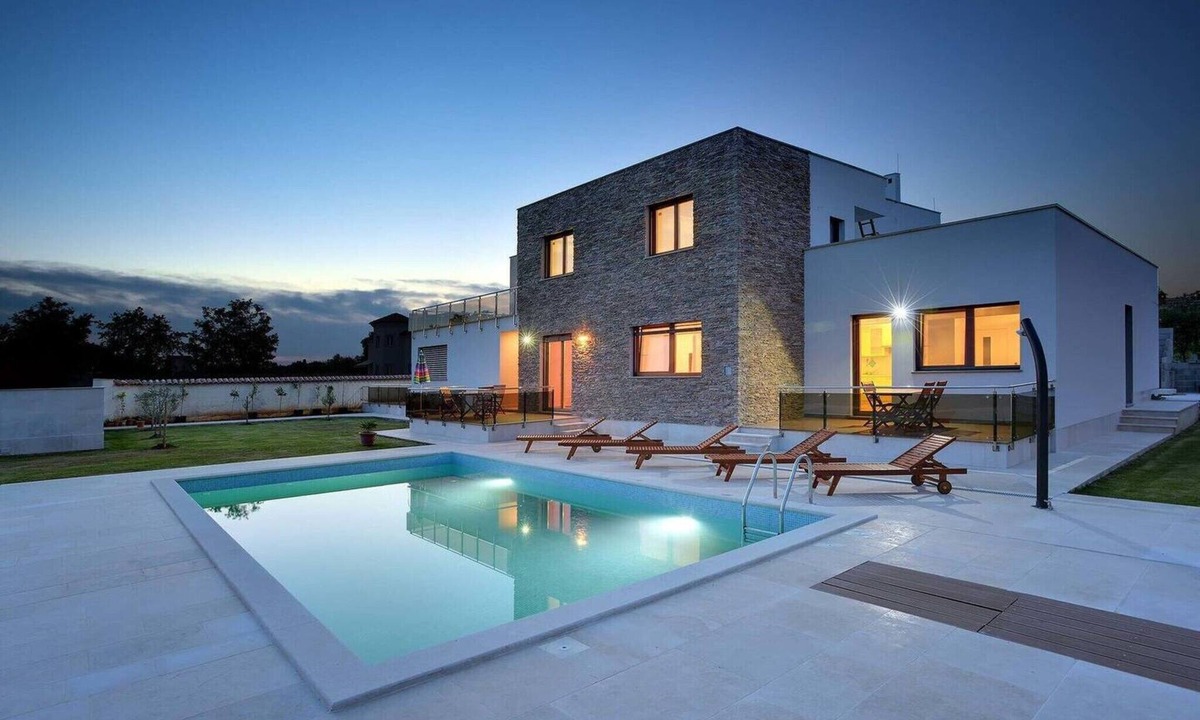 Medulin Villa | Attic apartment with balcony in Medulin