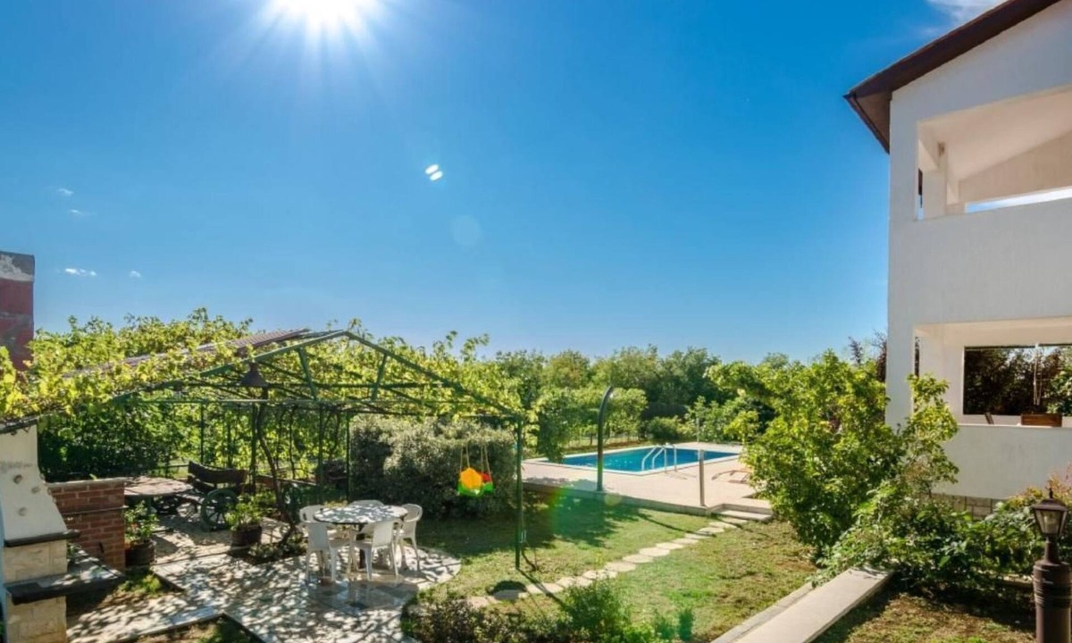Kapelica Apartment | attraktive Wohnung mit privatem Pool by Interhome