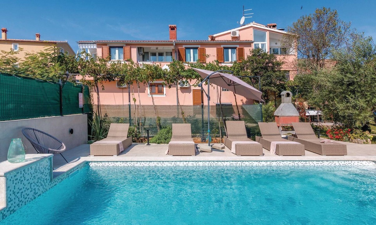 Pomer Apartment | Awesome apartment in Banjole with swimming pool