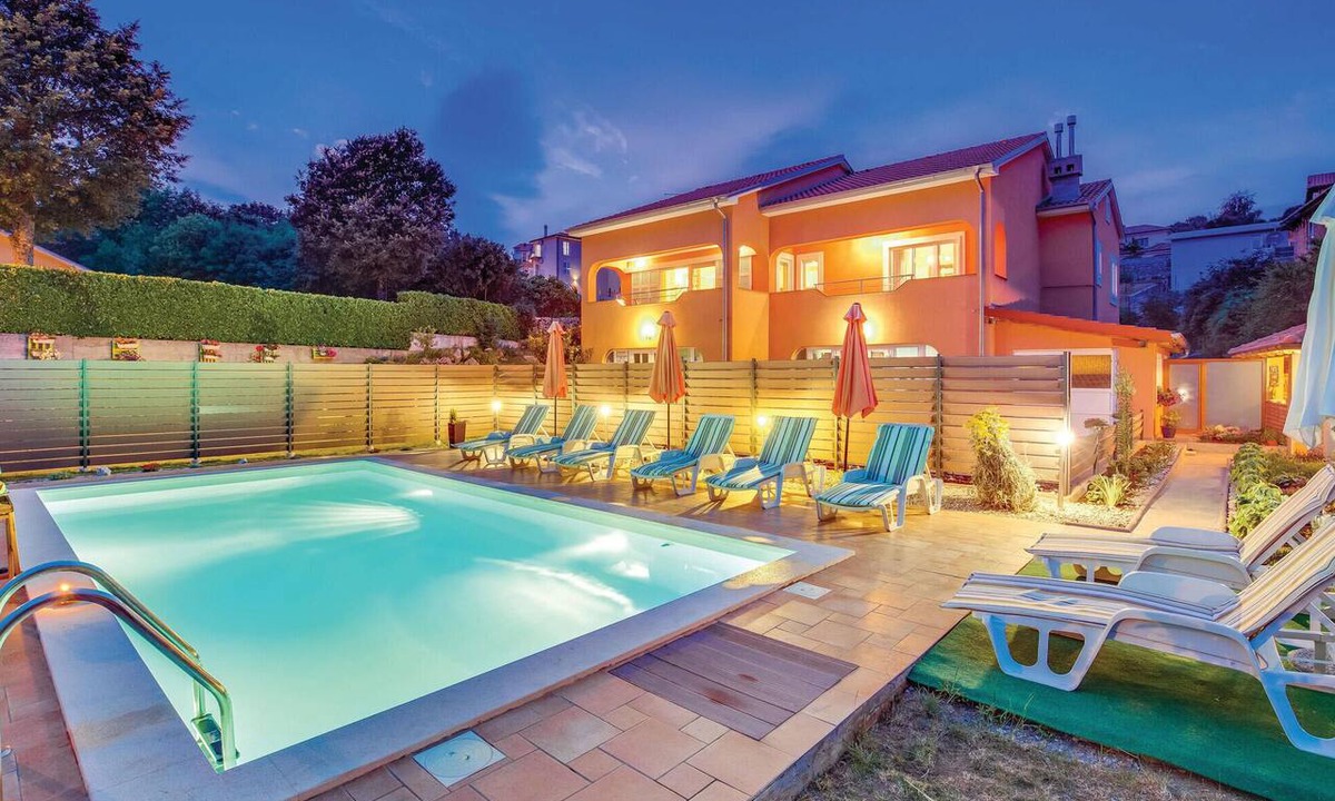 Viskovo Apartment | Awesome apartment in Kastav with swimming pool