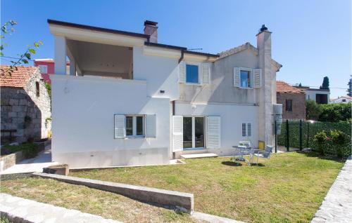 Omis Apartment | Awesome Apartment In Podgrade With Wifi