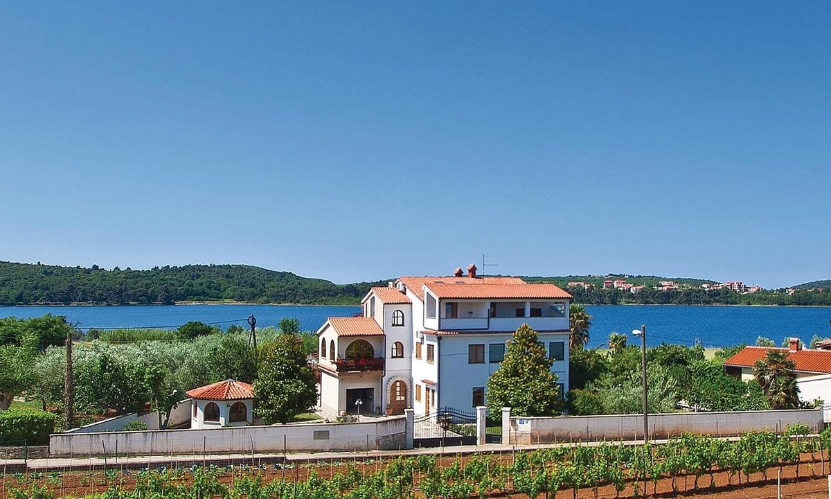 Pomer Apartment | Awesome apartment in Pula with house sea view