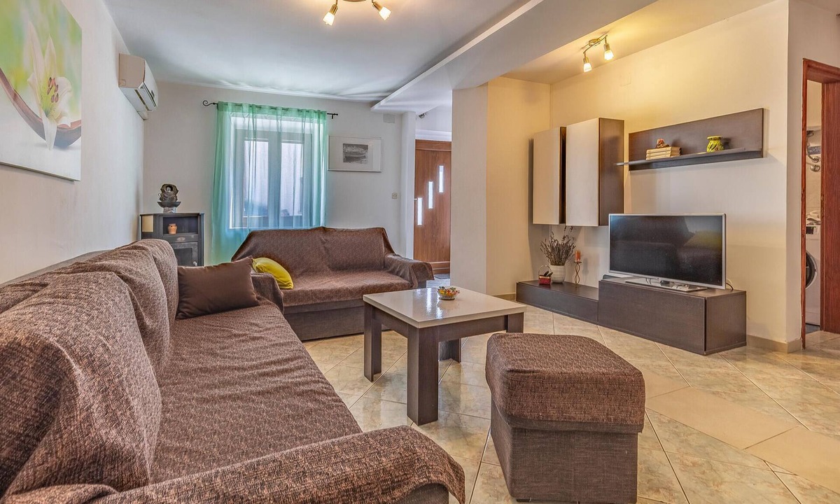 Kavran House | Awesome home in Kavran with WiFi