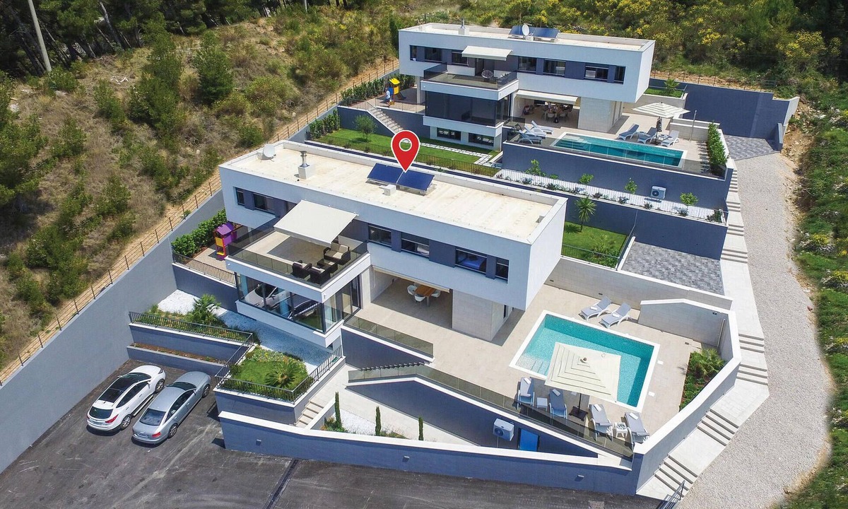 Omis House | Beach front home in Omis with sauna