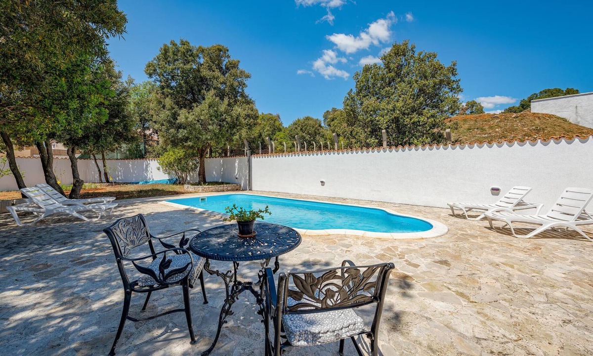 Peruski House | Beach front home in Pavicini