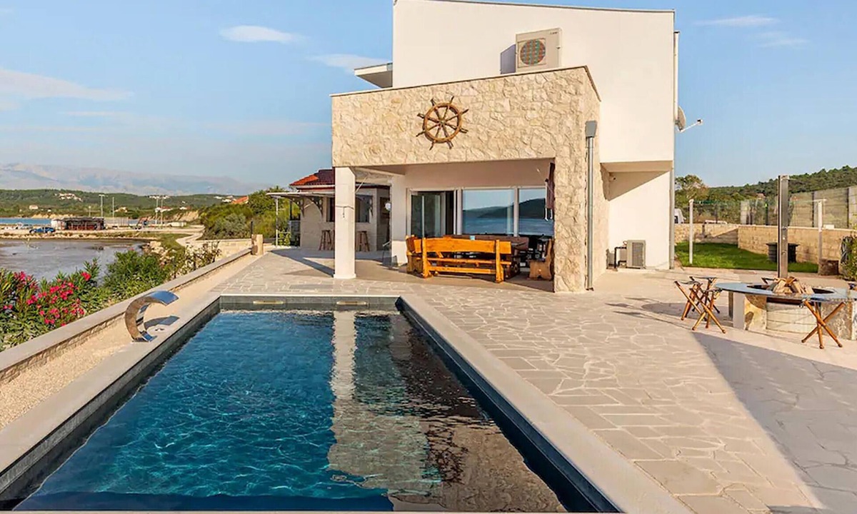Ljubac House | Beach front home in Razanac