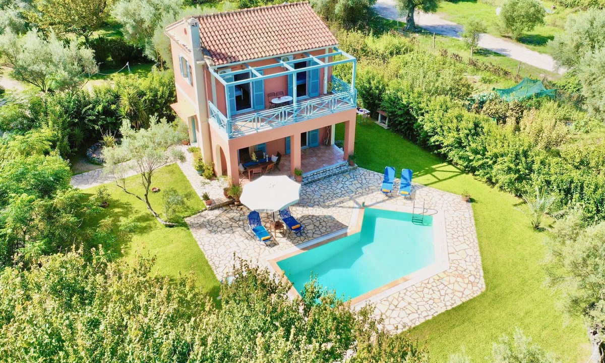 Lefkada Town Villa | Beach Villa Simeoni with private pool