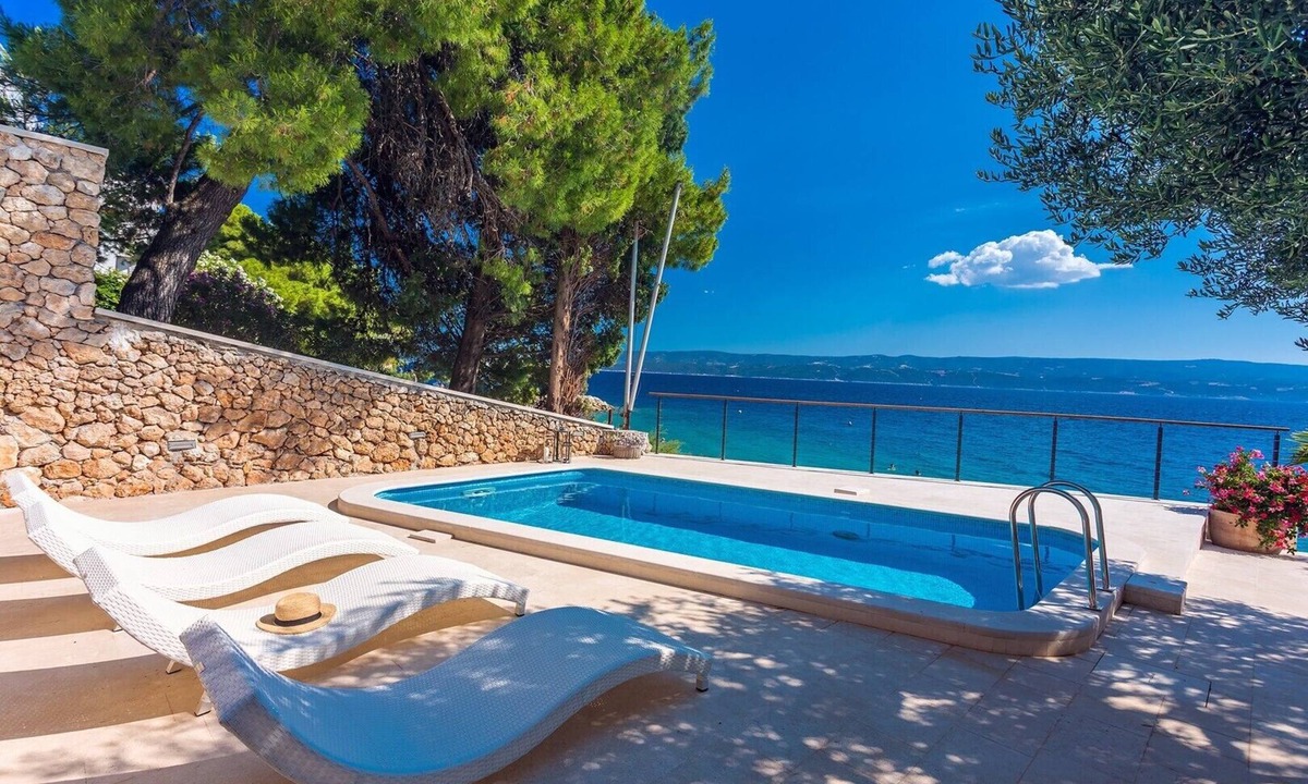 Tice Villa | Beachfront Casa Ahoi with 2 bedrooms, heated pool, Villa with amazing sea views