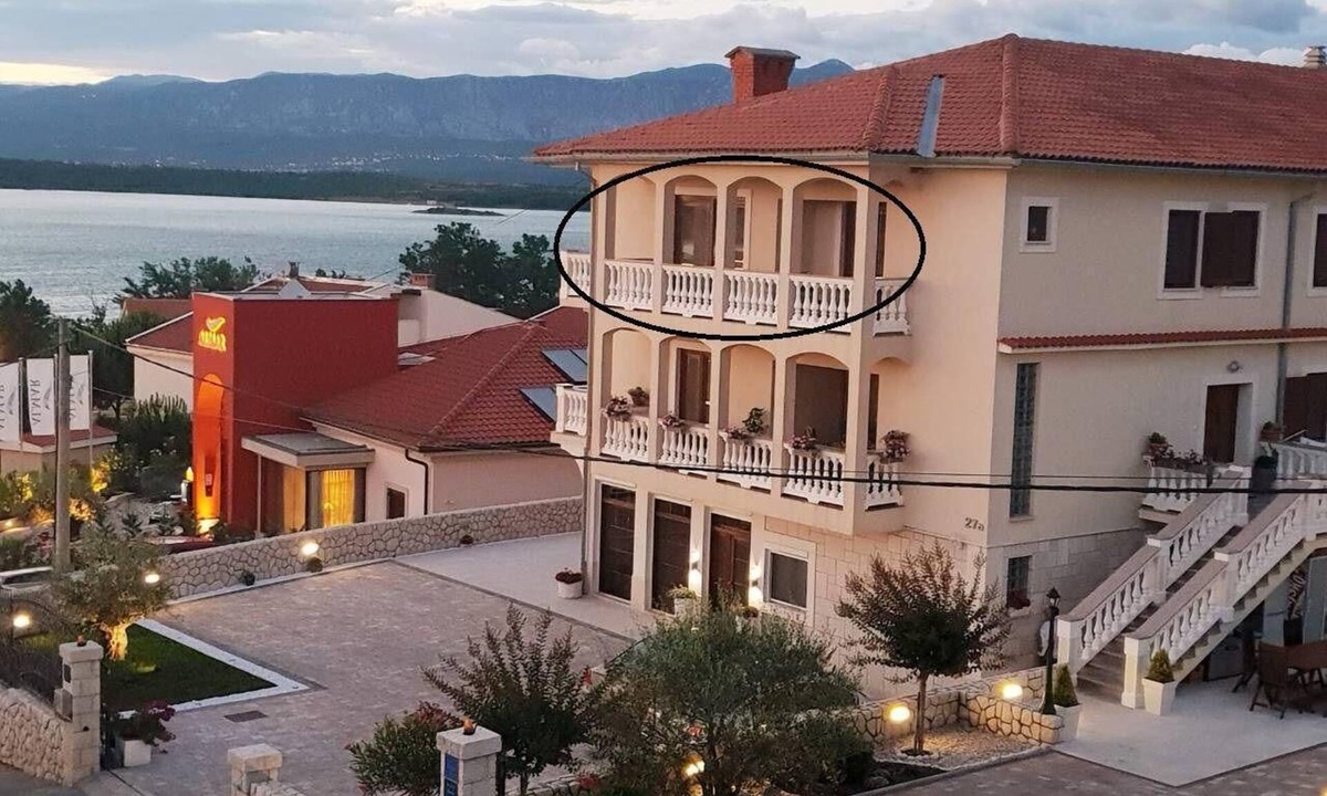 Soline House | Beachfront flat in Soline with sea view