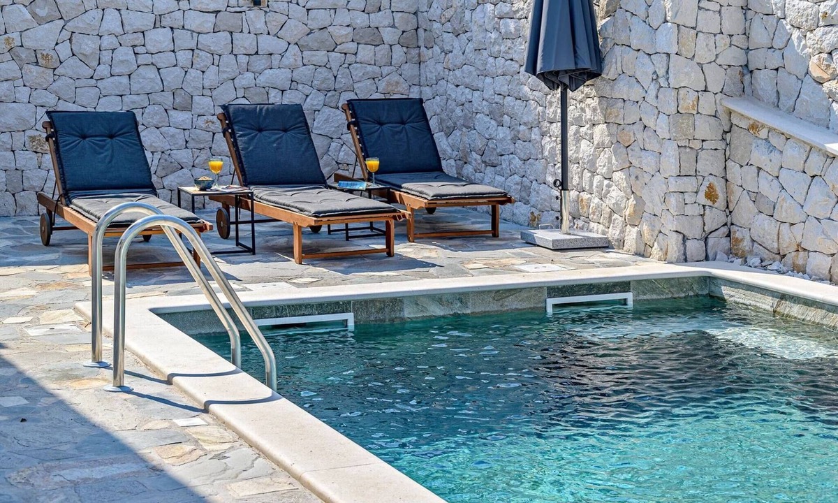 Splitska Villa | Beachfront Villa Dream & Live Brac with Pool