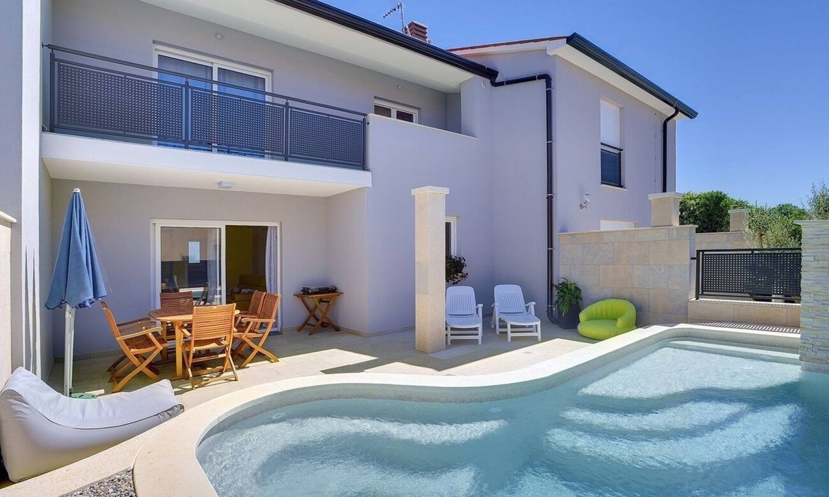 Banjole House | Beachfront villa with private pool and air conditioning, wifi, terrace, barbecue - ideal for a perfect family vacation.