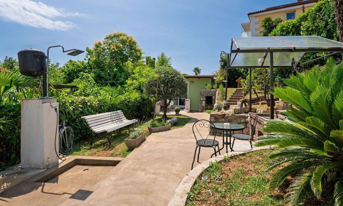 Ika Apartment | Beautiful apartment for 4 people with A/C, WIFI, TV and terrace
