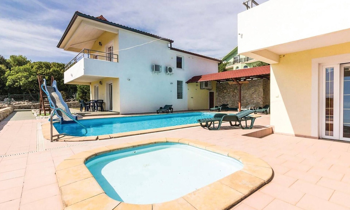 Viskovici Apartment | Beautiful apartment in Labin with WiFi