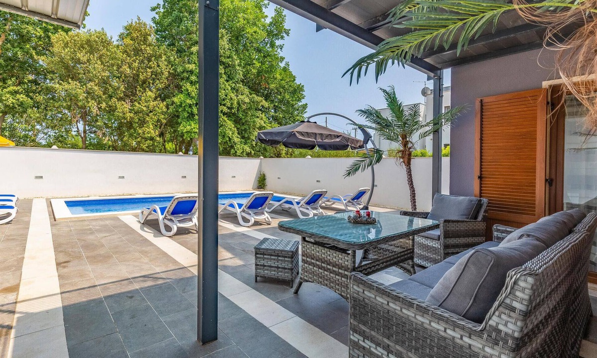 Banjole House | Beautiful home in Banjole with kitchen