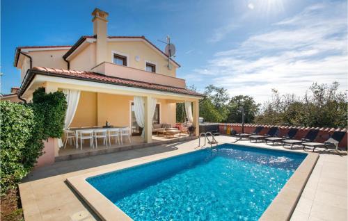 Pinezici House | Beautiful Home In Krvavici