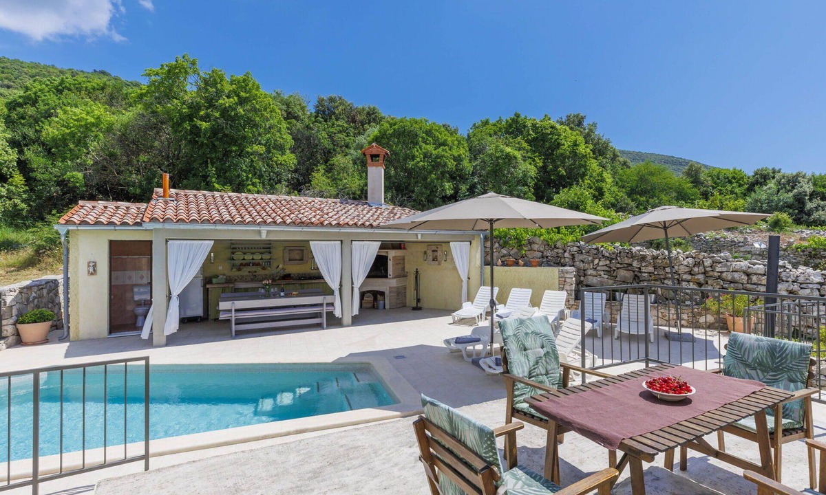 Brovinje House | Beautiful private villa for 8 guests with A/C, WIFI, private pool, TV and terrace