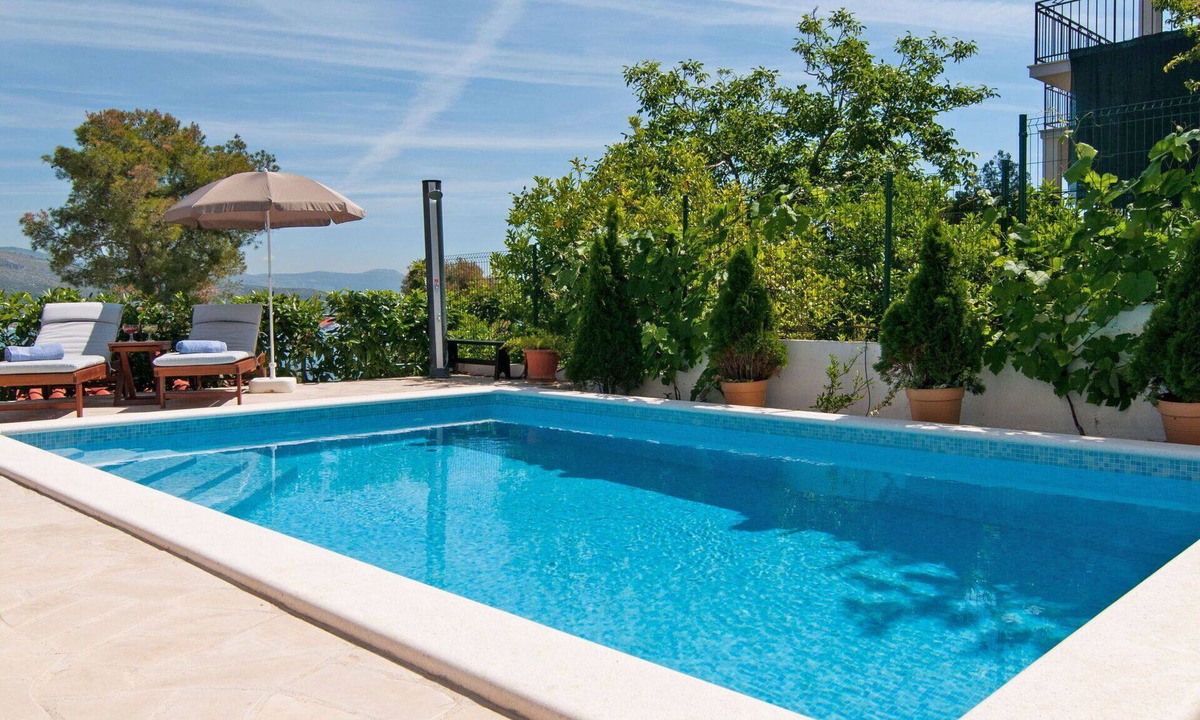Okrug Donji House | Beautiful private villa for 10 people with A/C, WIFI, private pool, TV and terrace