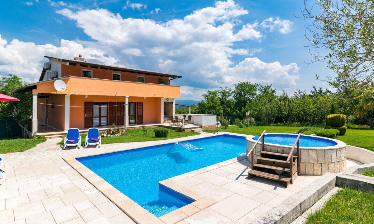 Rakotule House | Beautiful private villa for 10 people with A/C, WIFI, private pool, TV, terrace and pets allowed