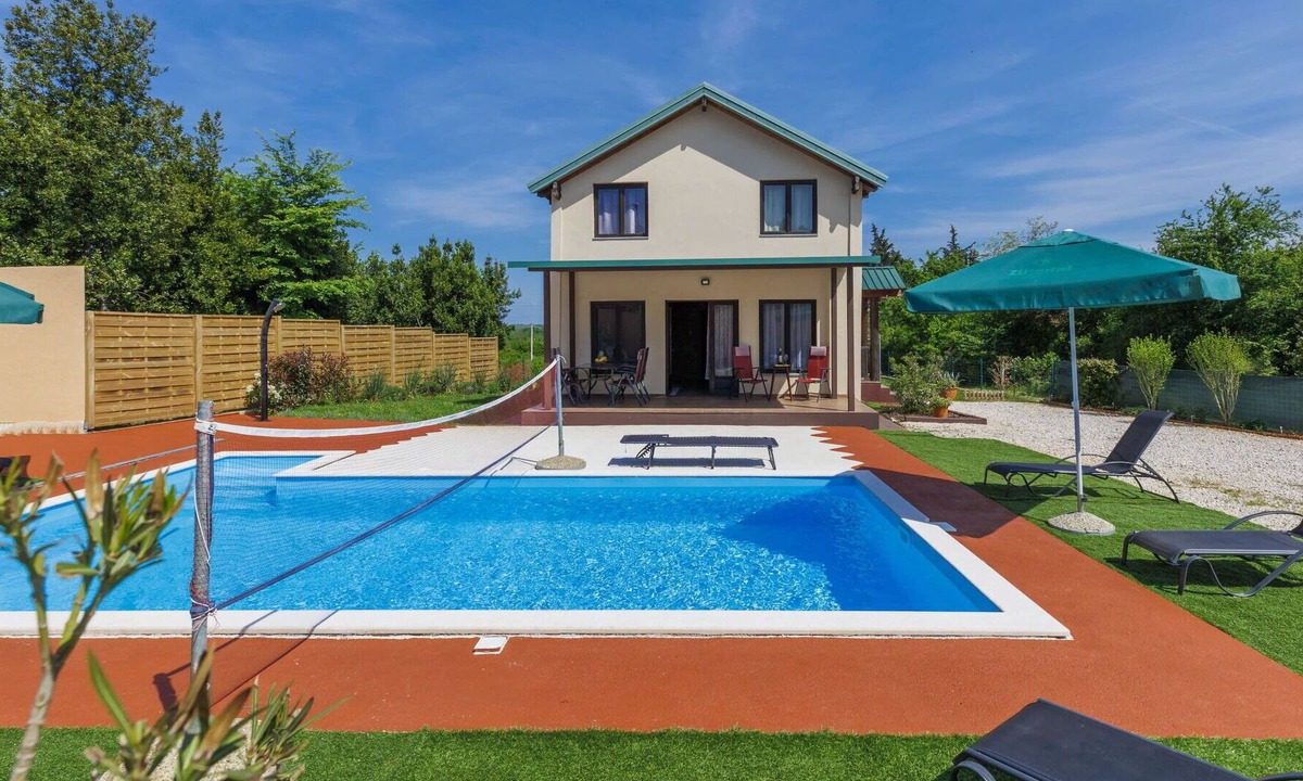 Materada House | Beautiful private villa with private pool, WIFI, A/C, TV, terrace, pets allowed and parking