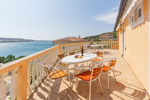 Metajna Apartment | Bepina directly at the beach