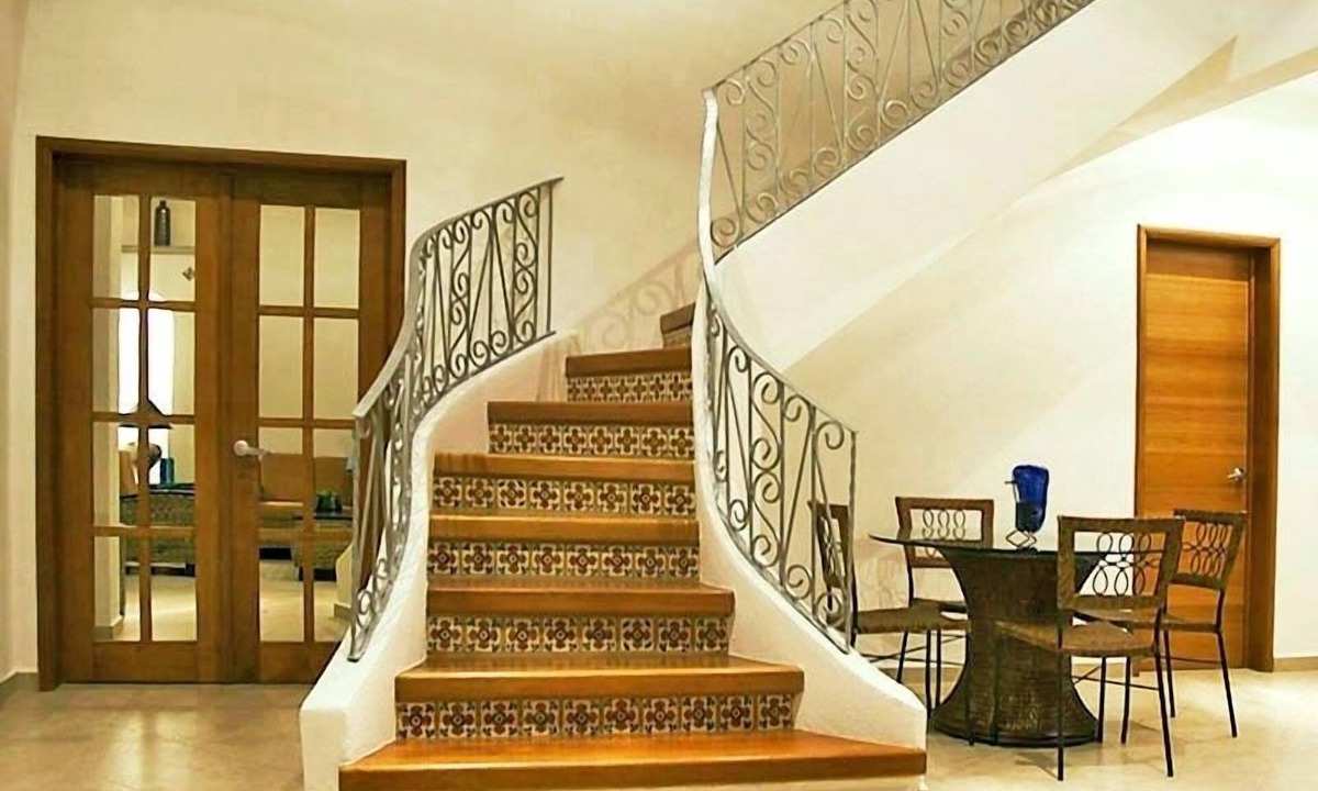 Downtown Condo | Best Location! Beautiful, spacious, and private penthouse 1 block to Mamitas!