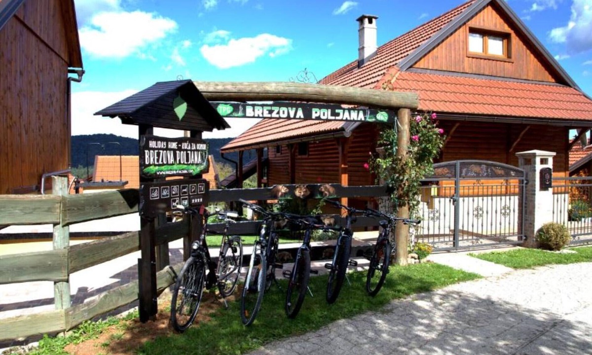 Vrbovsko House | Brezova Poljana Lodge with Sauna and Hot-Tub - Five Bedroom Holiday Home