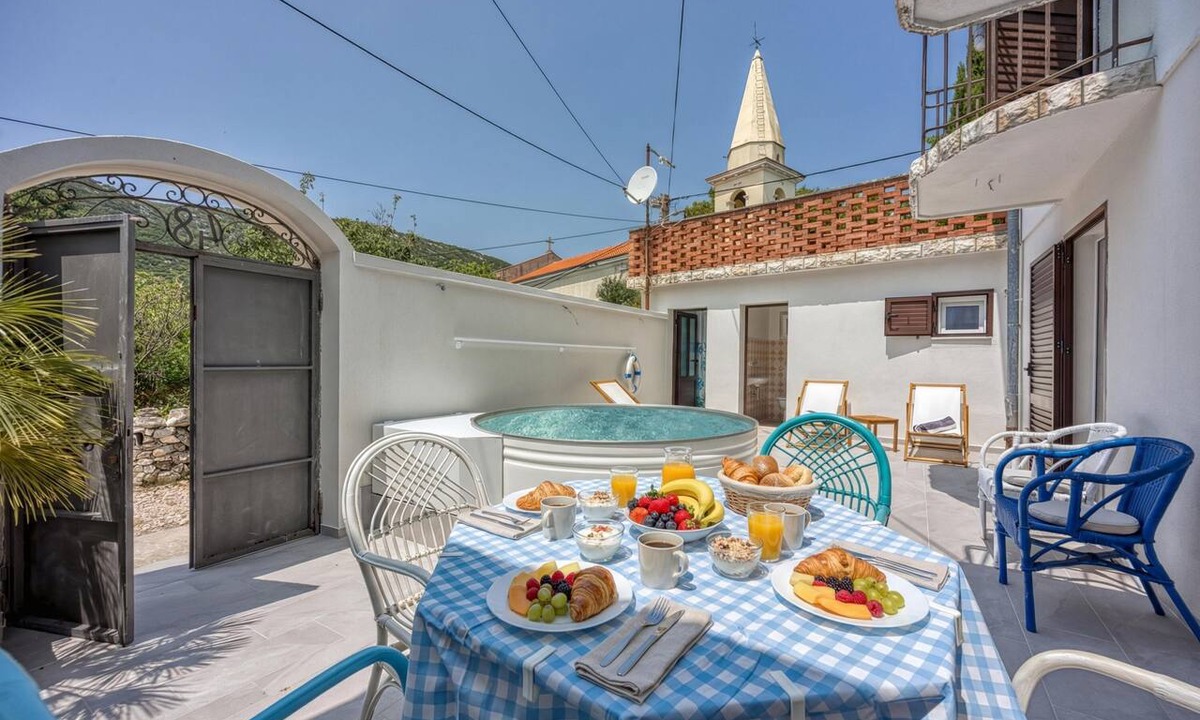 Mali Losinj House | Captain's House - Sv. Jakov/w Terrace, Nerezine, Croatia
