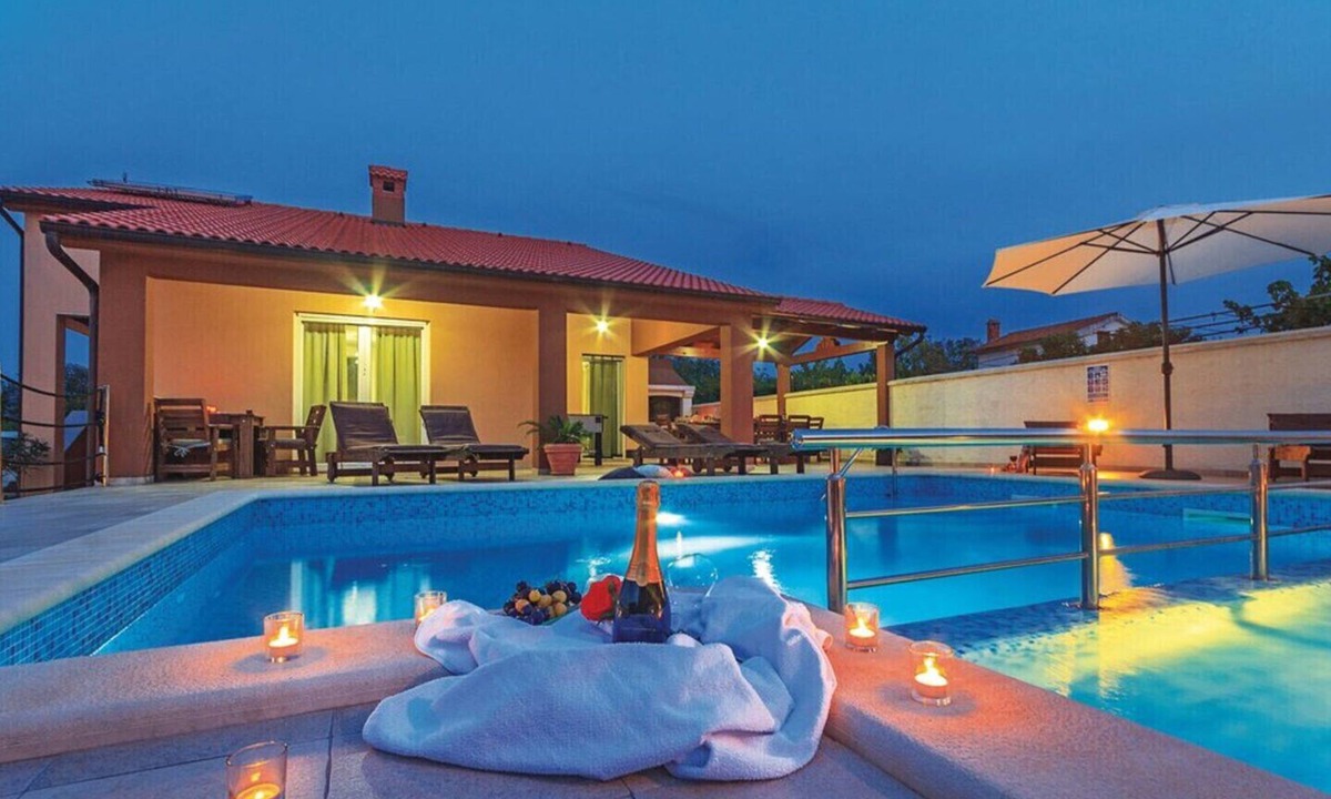 Filipana Villa | Casa Filipana for 8 people near Pula with private pool, sport activities & kids playground