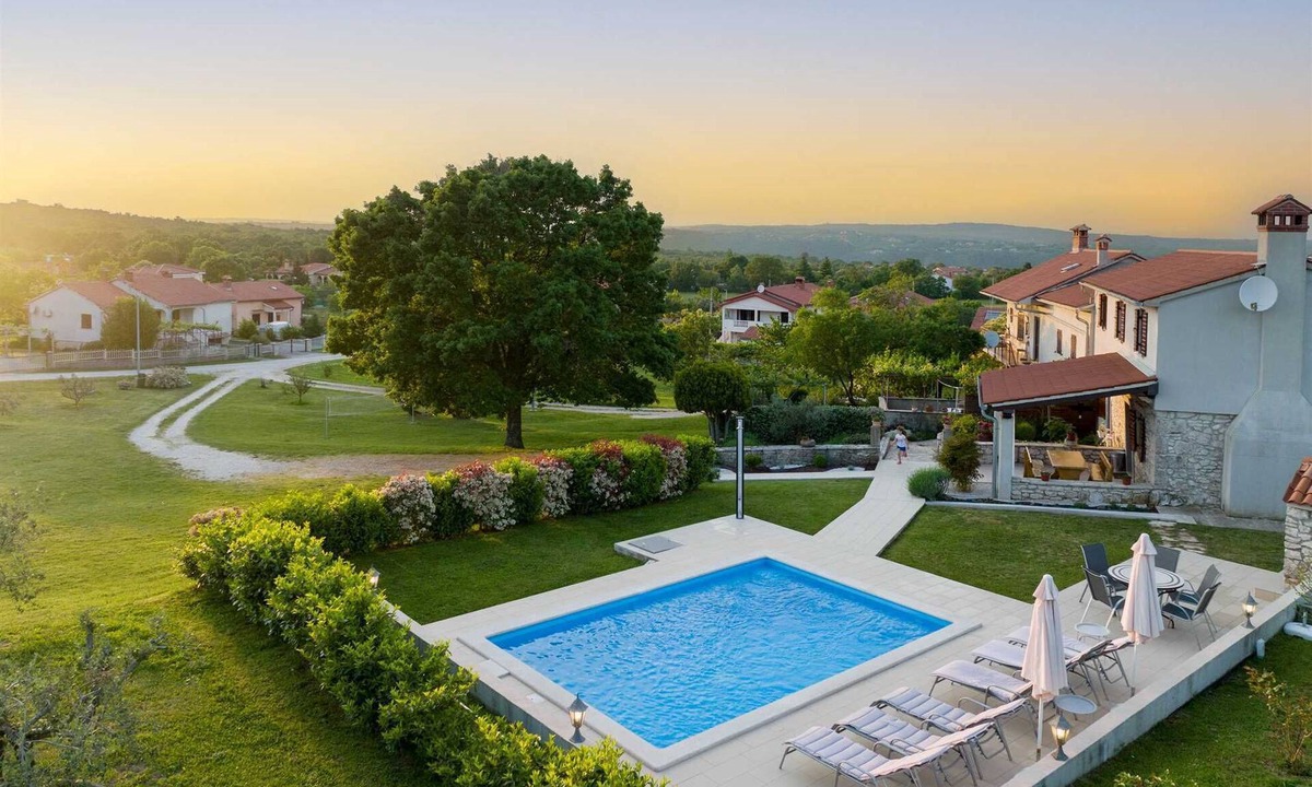 Rogocana Villa | Casa Ivanovac with pool and large front yard