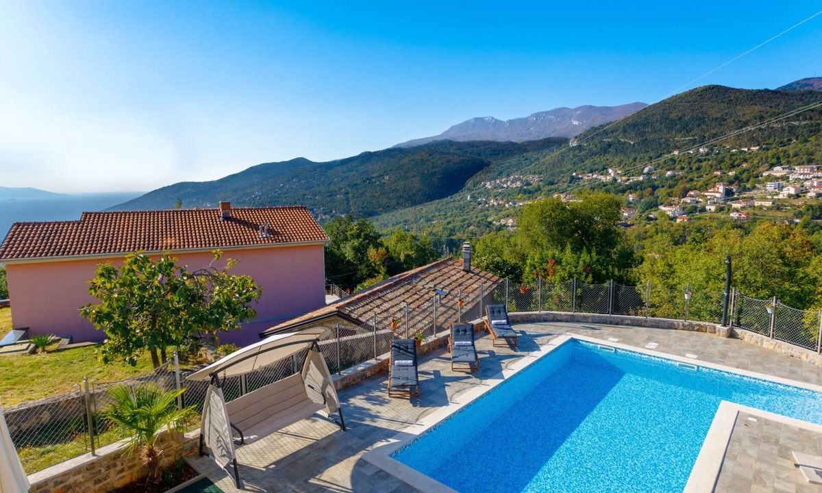 Veprinac Villa | Casa Ivetta Sun Garden by Villas Guide